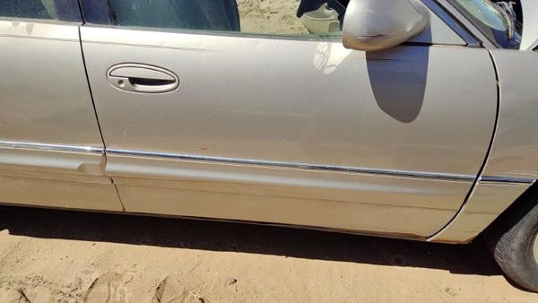 1997 Buick Park Avenue Front Door RH Shell Only — photo 3