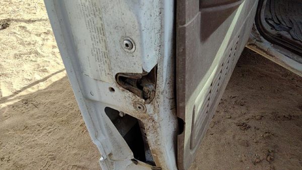 1992-1999 Chevy Silverado 1500 Driver Left Front Door Latch With Rods/Cables Oem — photo 2