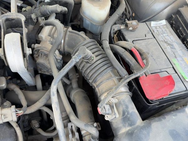 05-07 Fivehundred Air Intake Cleaner Filter Box Housing With Tube 3.0L Dohc — photo 2