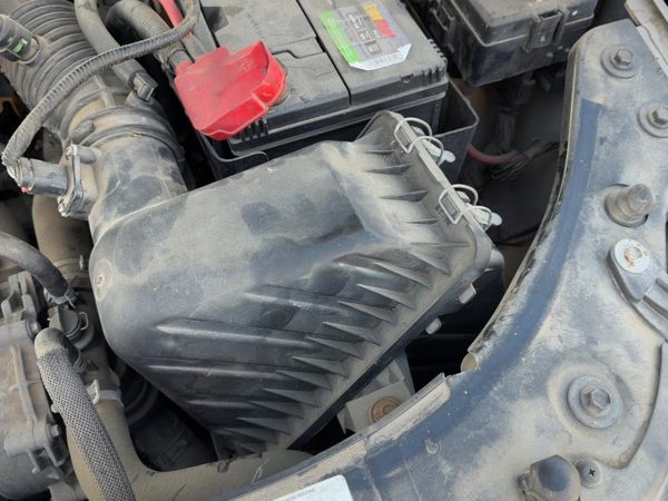 05-07 Fivehundred Air Intake Cleaner Filter Box Housing With Tube 3.0L Dohc — photo 6
