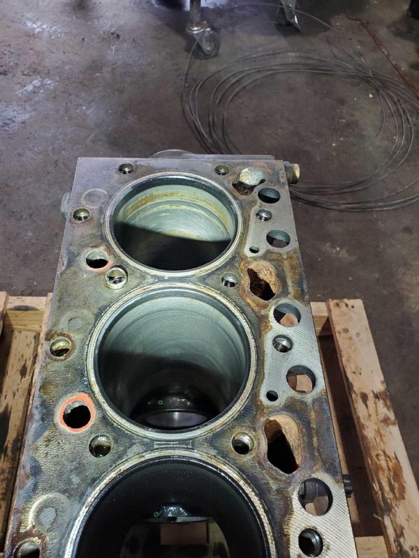 2003 Freightliner 5.9L Cylinder Block Engine OEM Cummins 56 Series 24 Valve — photo 6