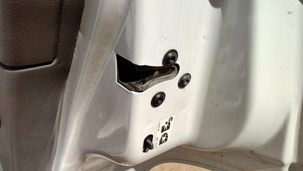 2002-2009 Gmc Envoy Passenger Right Rear Door Latch With Rods/Cables Oem Back — photo 2