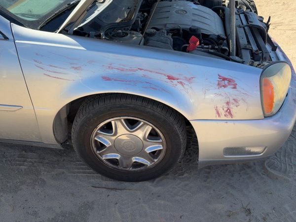 2005 Cadillac Deville Fender RH Platinum 67U — photo 2