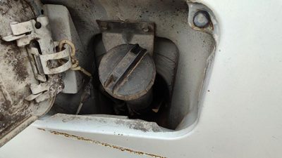 1990-1996 Jeep Cherokee Fuel Filler Neck Assembly With Gas Cap Oem 52000623