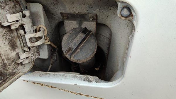 1990-1996 Jeep Cherokee Fuel Filler Neck Assembly With Gas Cap Oem 52000623 — photo 1