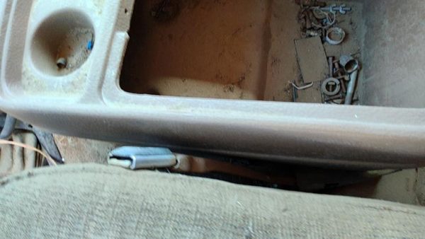 87-91 Ford F150 Driver Left Front Seat Belt Buckle Receiver Oem Tan — photo 2