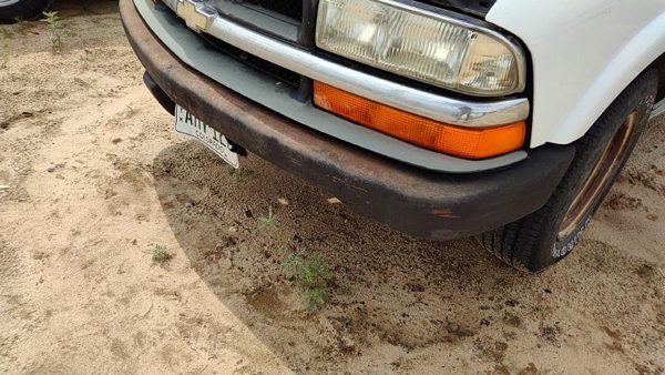 1999 S10/s15/sonoma Truck Front Bumper Assy. S10 Pickup White 50U — photo 4