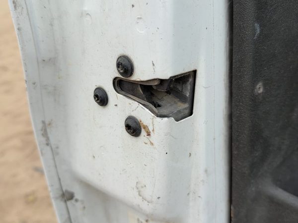 96-02 Chevy Express Van 2500 Driver Left Front Door Latch With Rods/Cables Oem — photo 3