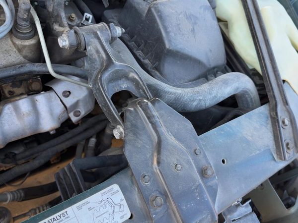 94-99 Chevy Lumina Pair Of Upper Radiator Support Motor Mounts With Brackets Oem — photo 2