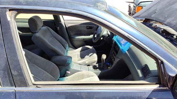 1997-2001 Toyota Camry Passenger Right Front Side Window Door Glass Oem — photo 1