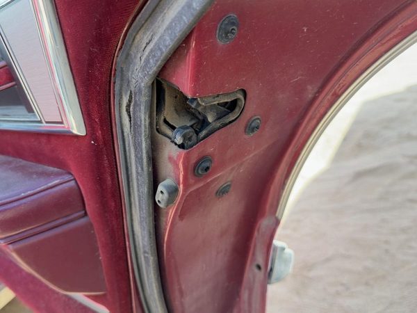 1986-1988 Olds 88 Passenger Right Rear Door Latch With Rods/Cables Oem Back — photo 2