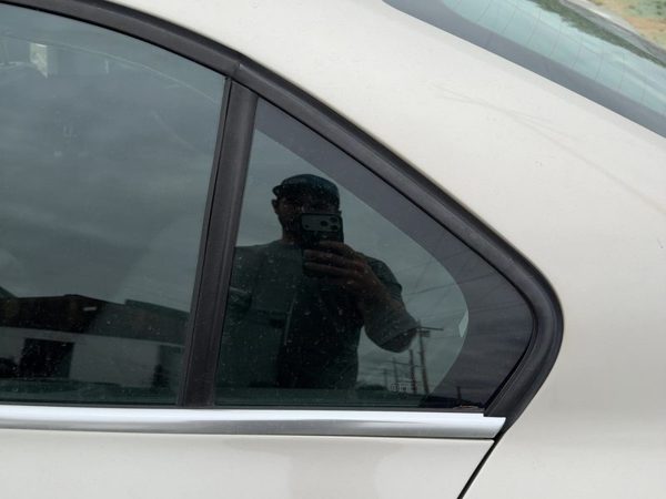 2011-2018 Vw Jetta Driver Left Rear Vent Window Back Door Glass With Frame Oem — photo 2