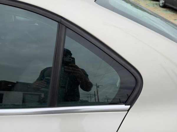 2011-2018 Vw Jetta Driver Left Rear Vent Window Back Door Glass With Frame Oem — photo 4
