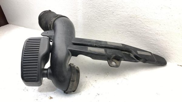 2007 Chevy Silverado 2500 6.0L Air Intake Tube Assembly With Resonator Oem — photo 9