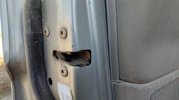 1999-2001 Jeep Grand Cherokee Driver Left Front Door Latch With Rods/Cables Oem — photo 2