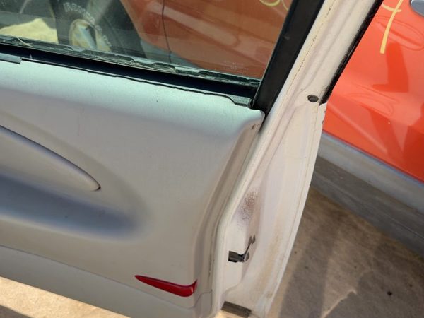 06-07 Monte Carlo Passenger Right Front Door Trim Panel With Switches Gray 832 — photo 2