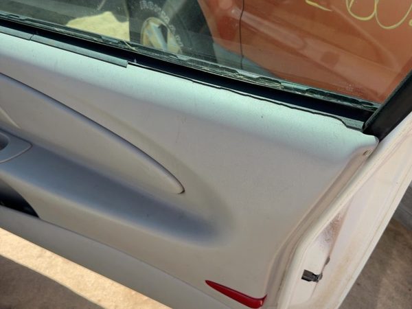 06-07 Monte Carlo Passenger Right Front Door Trim Panel With Switches Gray 832 — photo 4
