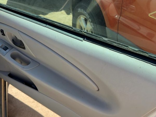 06-07 Monte Carlo Passenger Right Front Door Trim Panel With Switches Gray 832 — photo 3