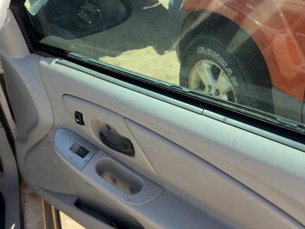 06-07 Monte Carlo Passenger Right Front Door Trim Panel With Switches Gray 832 — photo 5
