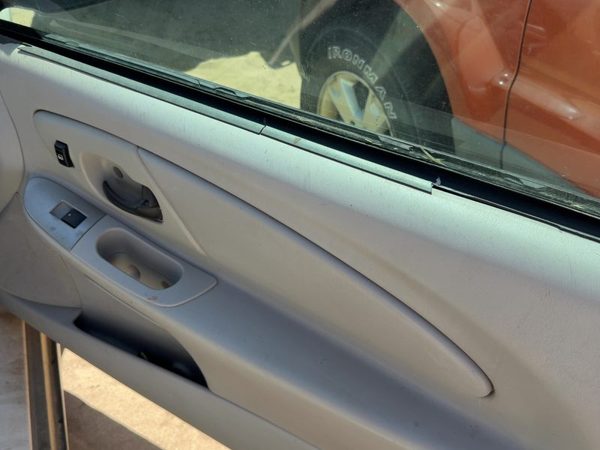 06-07 Monte Carlo Passenger Right Front Door Trim Panel With Switches Gray 832 — photo 6