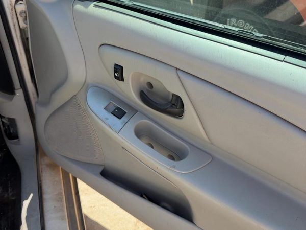 06-07 Monte Carlo Passenger Right Front Door Trim Panel With Switches Gray 832 — photo 7