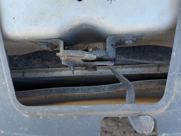 2005-2010 Chevy Cobalt Hood Latch Assembly With Bracket Oem 15934804 — photo 4