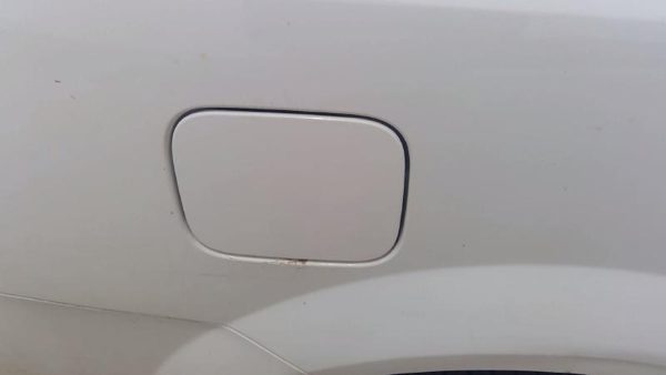 2005-2008 Suzuki Forenza Fuel Door Lid Gas Flap Oem White 6485085Z02 — photo 2