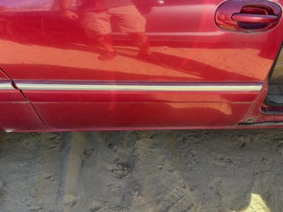 96 Town & Country Passenger Right Rear Moulding Door Back Candy Apple Red Ph2