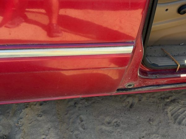 96 Town & Country Passenger Right Rear Moulding Door Back Candy Apple Red Ph2 — photo 6