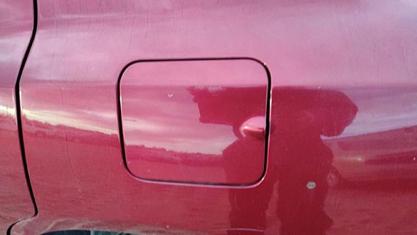 2009-2010 Dodge Charger Fuel Tank Door With Hinge Gas Lid Filler Prh Inferno Red — photo 2