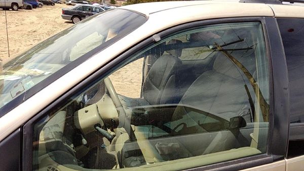 1996-2000 Chrysler Town & Country Driver Left Front Side Window Door Glass Oem — photo 1