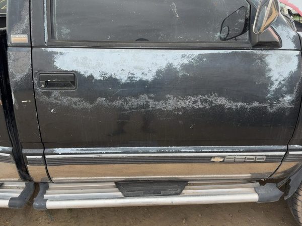 1993 Chevrolet K1500 Front Door RH Black — photo 4