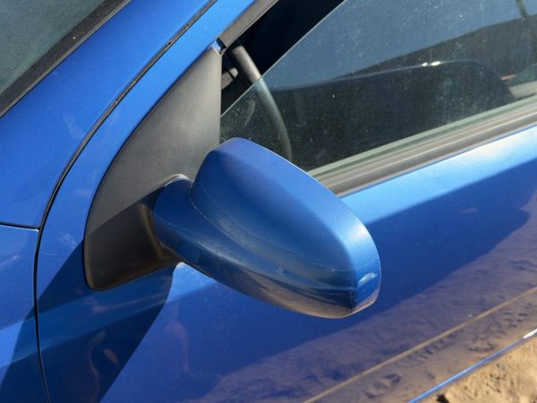 2004-2005 Chevy Aveo Driver Left Manual Side Mirror Door Mounted Oem Blue 33U — photo 1