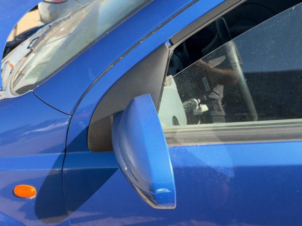 2004-2005 Chevy Aveo Driver Left Manual Side Mirror Door Mounted Oem Blue 33U — photo 3