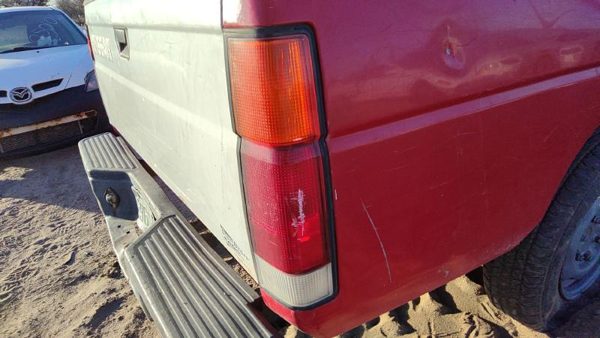 1986-1997 Nissan Hardbody Passenger Right Tail Light Brake Lamp Oem Rear — photo 2