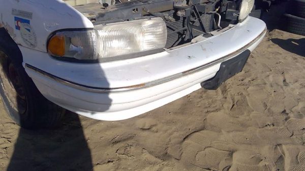 1991-1996 Chevy Caprice Front Bumper Cover Assembly Oem White — photo 1