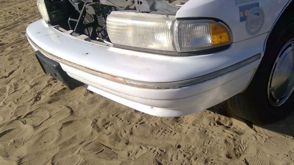 1991-1996 Chevy Caprice Front Bumper Cover Assembly Oem White — photo 9