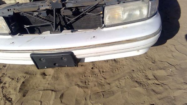 1991-1996 Chevy Caprice Front Bumper Cover Assembly Oem White — photo 5