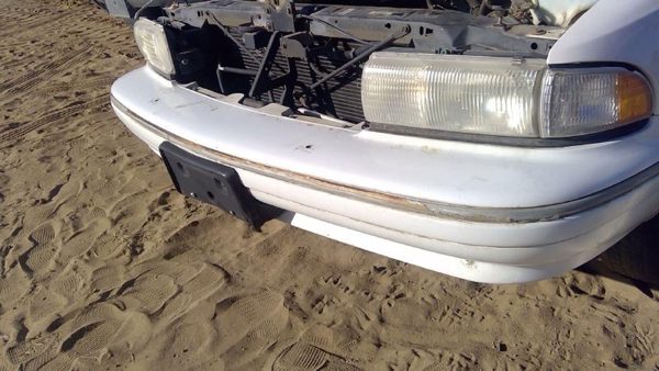 1991-1996 Chevy Caprice Front Bumper Cover Assembly Oem White — photo 10