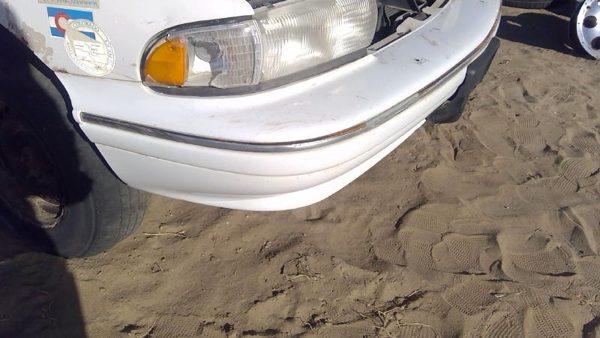 1991-1996 Chevy Caprice Front Bumper Cover Assembly Oem White — photo 2