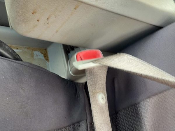 05-06 Equinox Driver Left Front Seat Belt Buckle Receiver Oem Light Gray 14B — photo 2