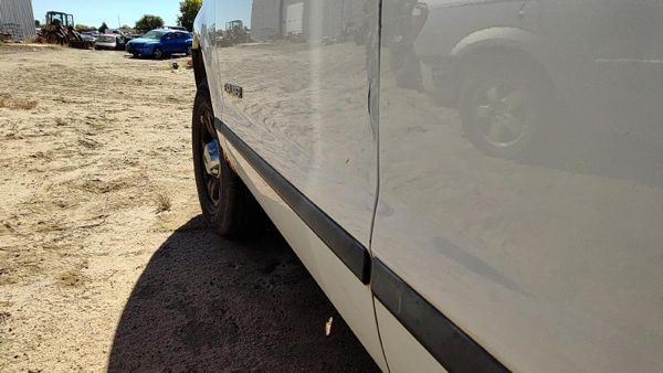 2005 Ford Explorer Front Door LH 4DR Yz Oxford White — photo 7