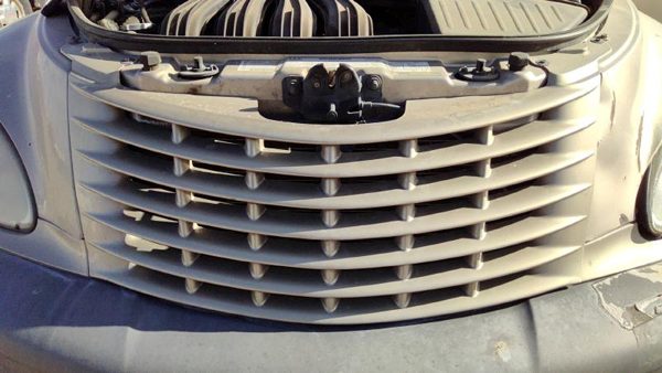 2001-2005 Chrysler Pt Cruiser Front Grille Assembly Oem Pkj Light Almond — photo 2