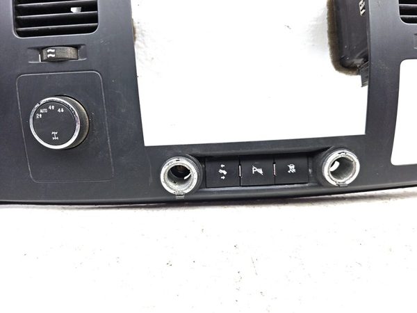 2008 Silverado 1500 Center Dash Radio Trim Bezel With Vents Oem 15092584 — photo 4
