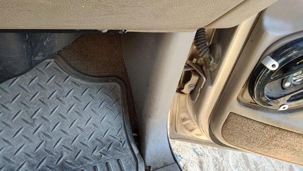 1999-2007 Silverado 1500 Passenger Right Lower Kick Trim Panel Oem 52D Tan — photo 1