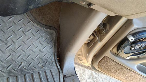 1999-2007 Silverado 1500 Passenger Right Lower Kick Trim Panel Oem 52D Tan — photo 2