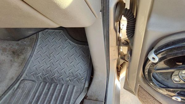 1999-2007 Silverado 1500 Passenger Right Lower Kick Trim Panel Oem 52D Tan — photo 3
