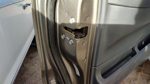 2003-2004 Nissan Xterra Driver Left Front Door Latch With Rods/Cables Oem — photo 3