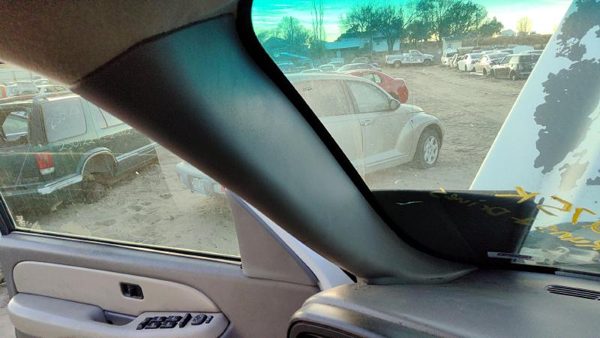 01 Chevy Suburban Driver Left A Pillar Trim Windshield Post Panel 922 Light Gray — photo 2