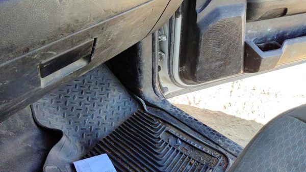 13-18 Dodge Ram 4500 Passenger Right Lower Kick Trim Panel Oem Gray X8 — photo 3